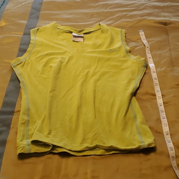 Green Nike top - Picture 5 of 6